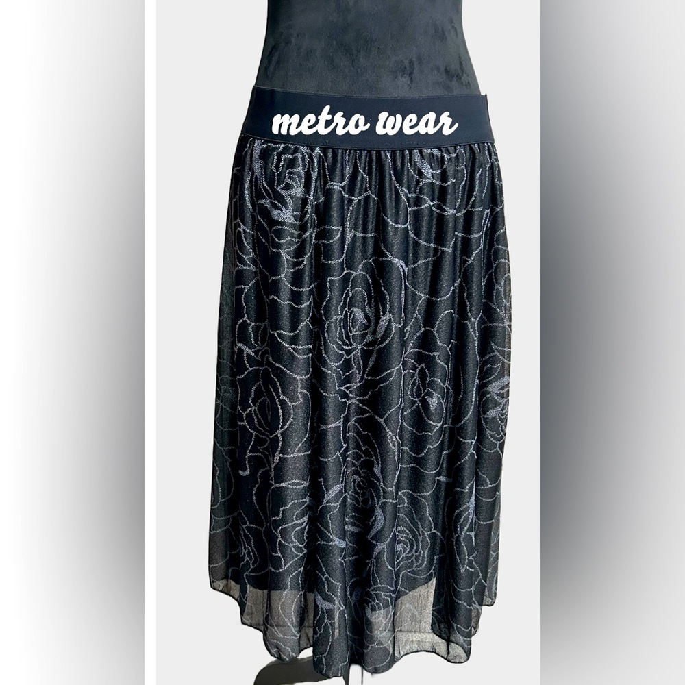 ♣️Metro-wear Black Midi Skirt w/ Tulle overlay & Silver embroidered Roses.♣️